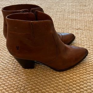 Frye boots, worn under 10 times, size 7, excellent condition